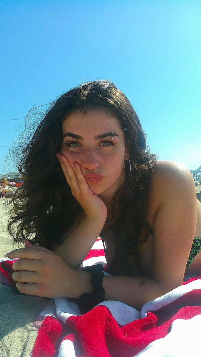 Johnsmithfsjn9's tweet photo. Who can trib my irl madison https://t.co/gGft9OHHyk