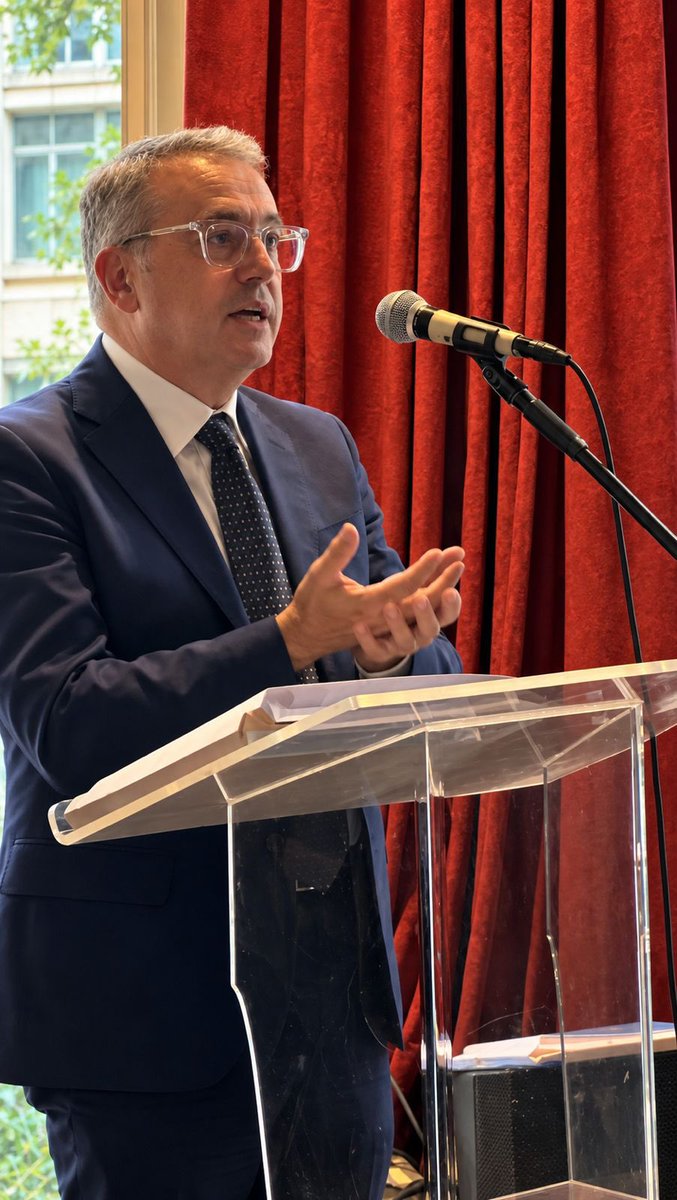 DellUtriMassimo's tweet photo. 🇮🇹🇧🇷 In #Brasile per incontrare una delle più grandi comunità italiane nel mondo. A #SanPaolo e #PortoAlegre al centro della missione comunità, servizi consolari e https://t.co/tTmDtPoVZX. Rafforzare il legame con gli #italianinelmondo significa rafforzare l’Italia
#ItalyBrazil https://t.co/F5JJxnZ5kz