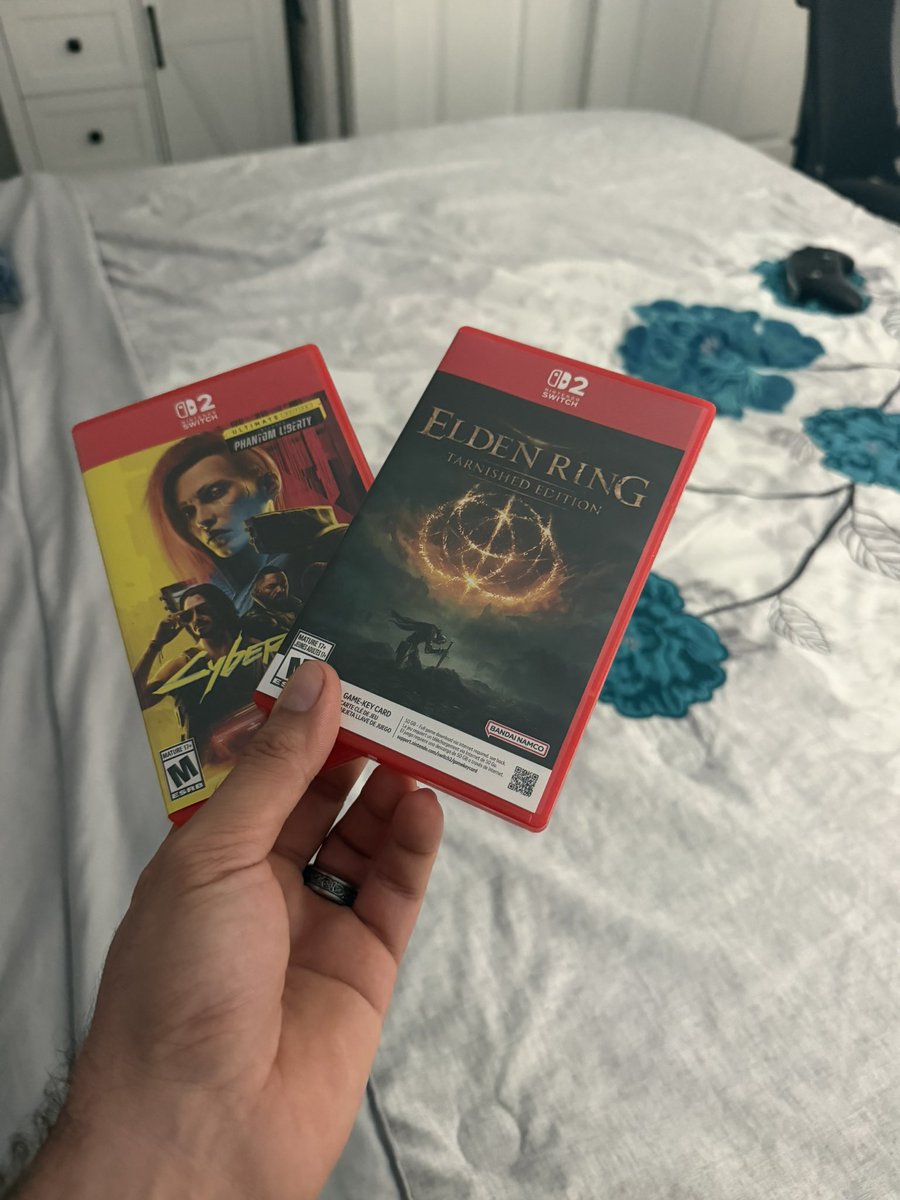 BagoGarcia's tweet photo. @krizthianov @astotopo @SLINK2750 @analistadebits Creo que mi realidad es diferente , me gusta la switch 2 para jugar third últimamente , y curiosamente la switch 1 la tenía de secundaria teniendo mi play 5 como principal , hasta que me cansé de Sony , ahora switch 2 ocupa el trono de mi tiempo principal https://t.co/gu9Xtnfc5B