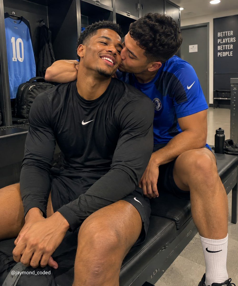 jaymond_coded's tweet photo. Locker room vibes only Just two teammates sharing a win. https://t.co/jVT5RyBMoW