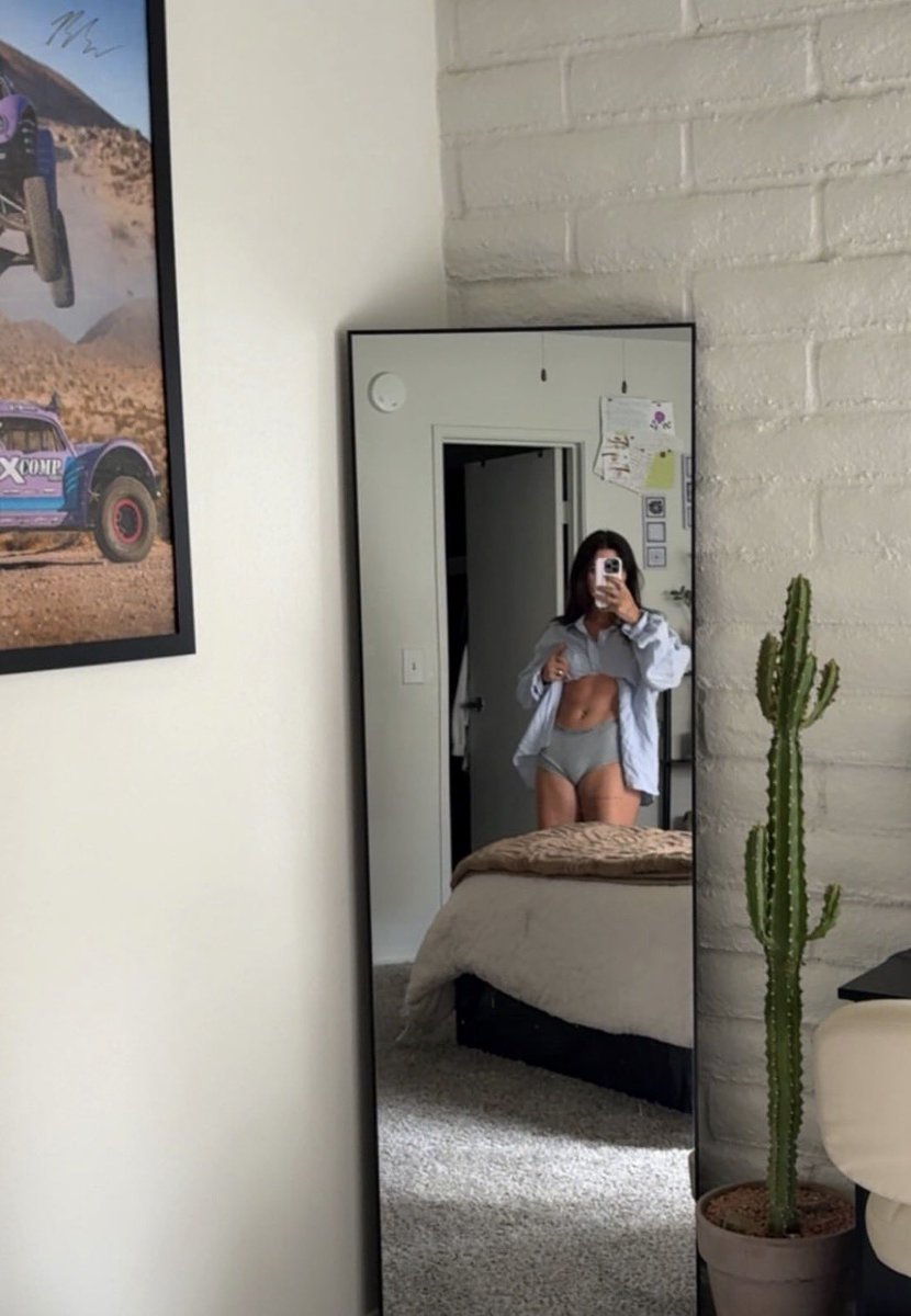 Godnicolee's tweet photo. You’re nothing but a bitch to me. https://t.co/zQBaIP1p5Y