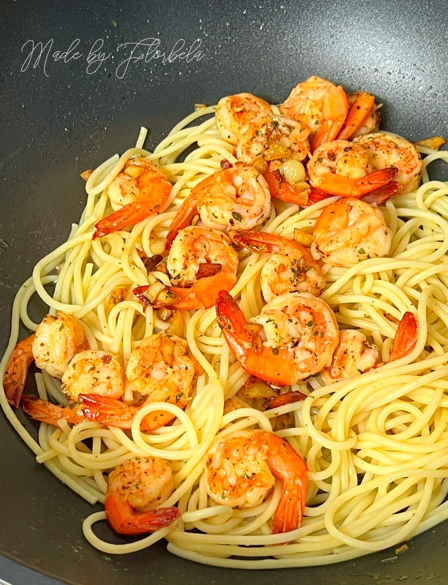 cocox375665v1's tweet photo. Just whipped up garlic butter shrimp pasta in 15 mins! Chewy noodles, plump shrimp, and that rich, fragrant butter sauce — quick comfort food hits different ， https://t.co/3Zzm3Ns9D6