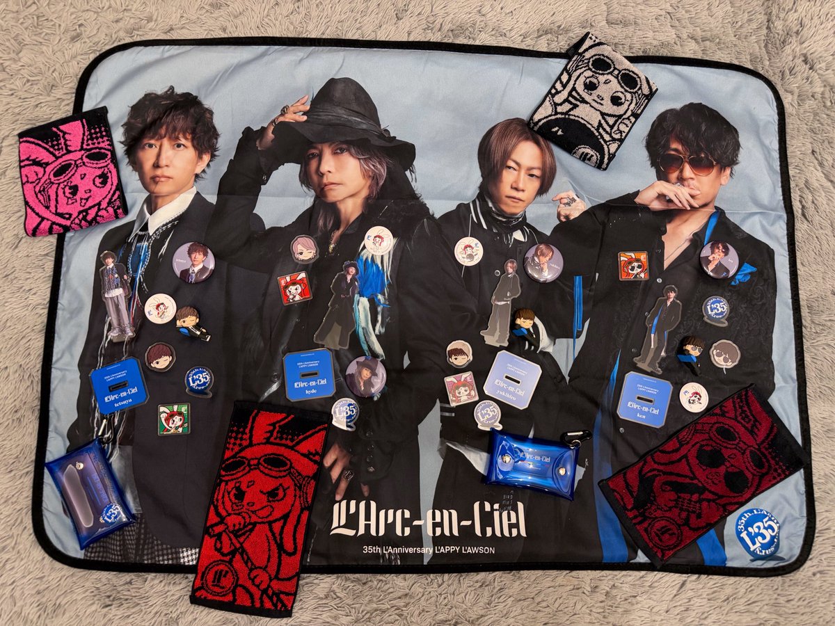 from_rmo's tweet photo. ラルクのエンタメくじ‼️
0時前からローソン待機して…

個数制限ないし、ライバルいないし
お店の人に全部買ってもokって言われたので、全部買ってしまった😂♥️✨✨

全種類欲しかったし、絶っっっ対ラスワンのブランケット欲しかったんだもん😭♥️♥️
買えて良かった😭✨✨

🚕で帰って開封の儀した🥺✨ https://t.co/JzGpRqD56E