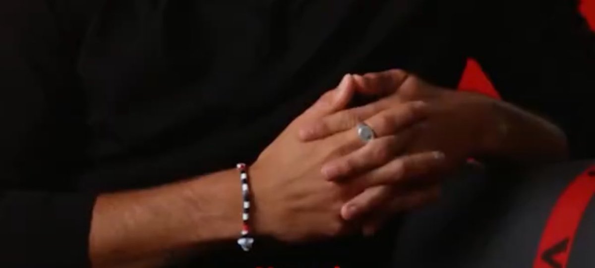 ionlytrue's tweet photo. So obsessed with him and his details https://t.co/wliysJCZX3