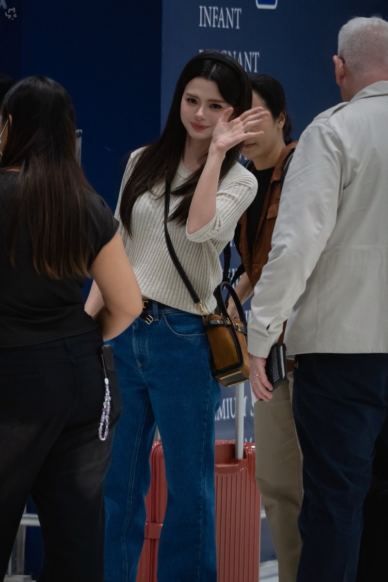 Kauw_Brotchen's tweet photo. เดินทางปลอดภัยนะคะ ส่งกำลังใจไปให้น้าา คิดถึงสุดหัวใจเลยค่ะ 🥹🪽✨

REBECCA FLY TO MFW
#BeckyxMFWTodsSS27 
#beckysangels #BeckyArmstrong 
#MilanFashionWeek https://t.co/6EUOVLXlg9