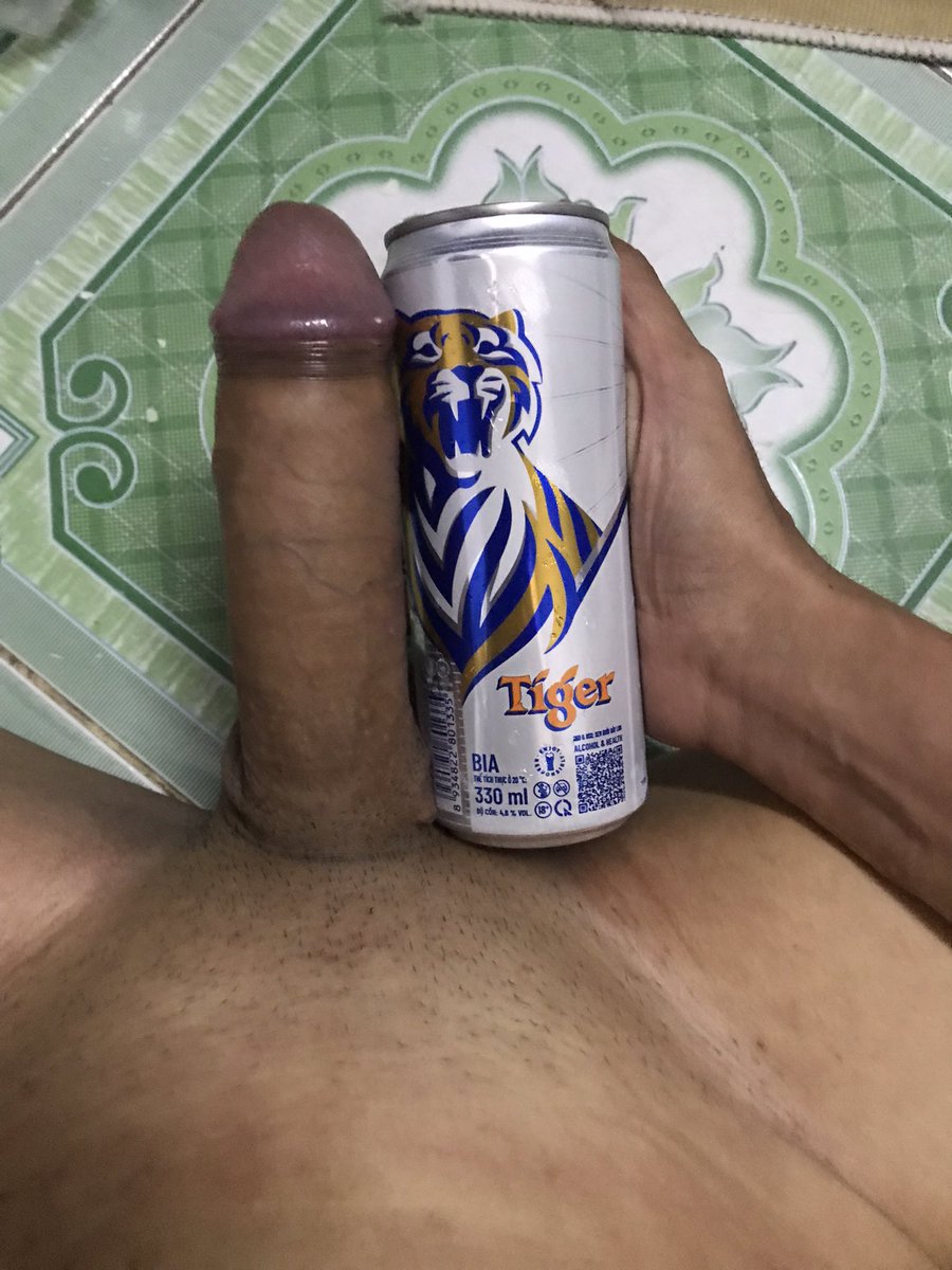 sonson120396's tweet photo. Làm lon bia đi rồi tính tiếp, chứ mưa gió này đi đâu đc https://t.co/1P5G9hBmV8