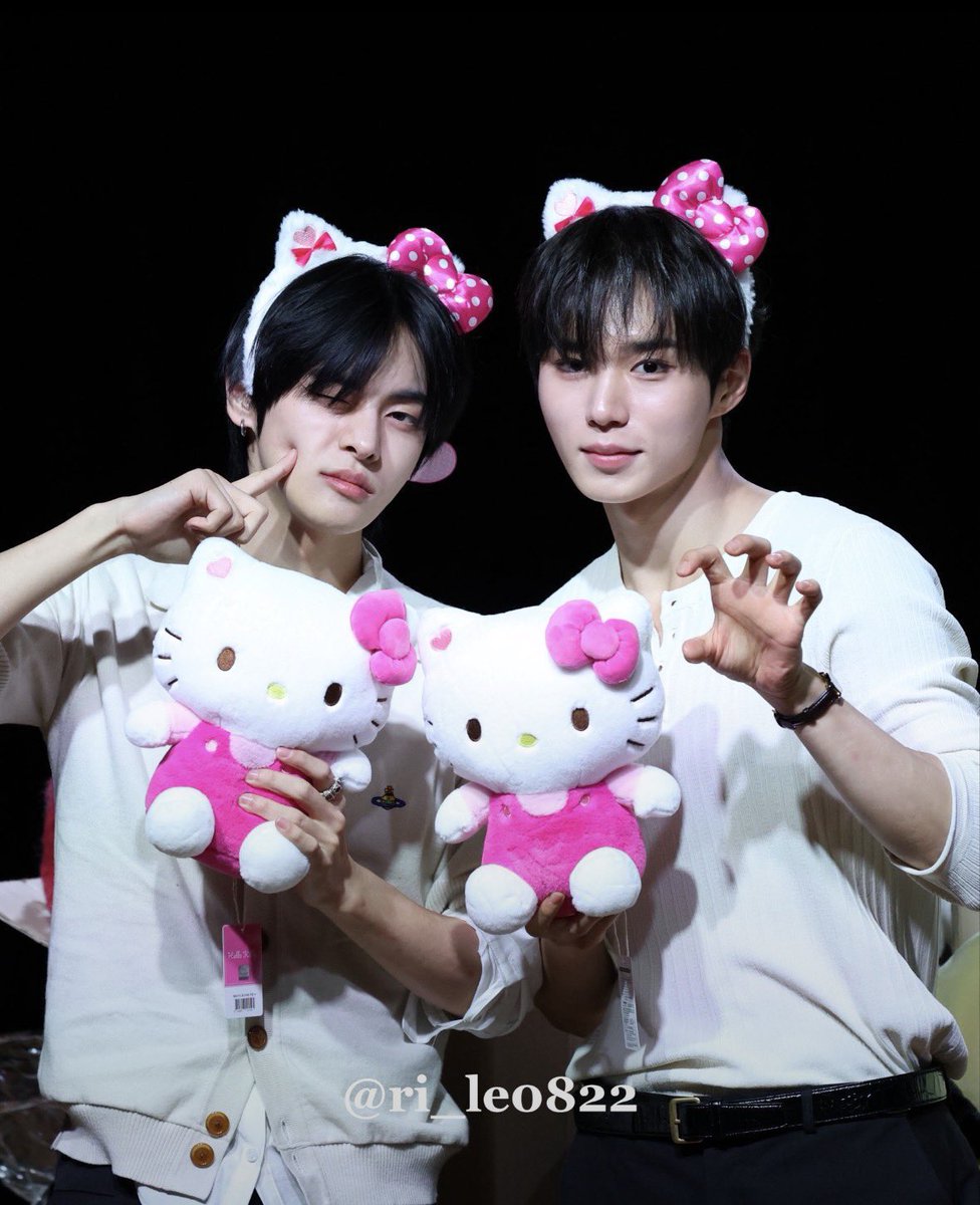 sinxmio's tweet photo. 이아저씨들왤케좋냐고 https://t.co/9DD3ThjJqW
