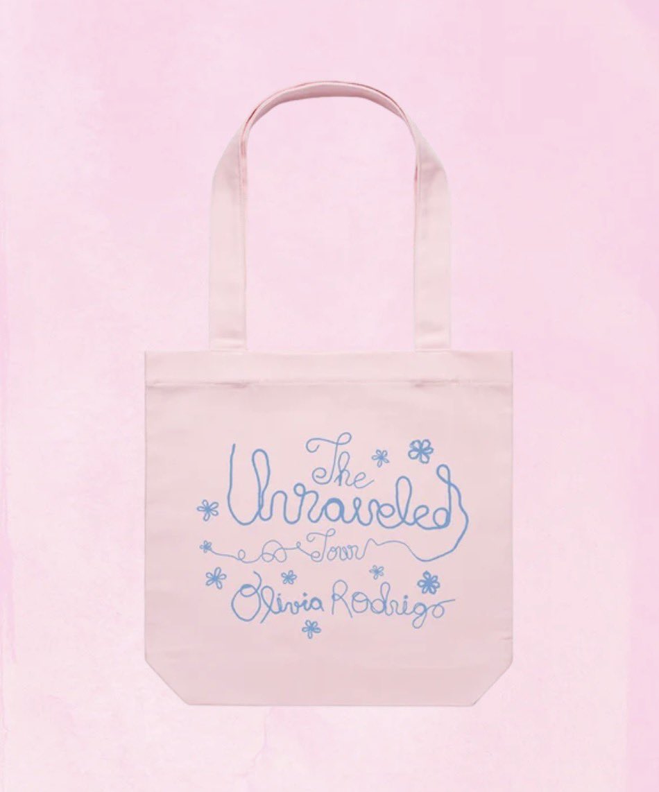 wonderlivs's tweet photo. prettiest tour merch award goes to liv <3 https://t.co/eiDxlOdDz7