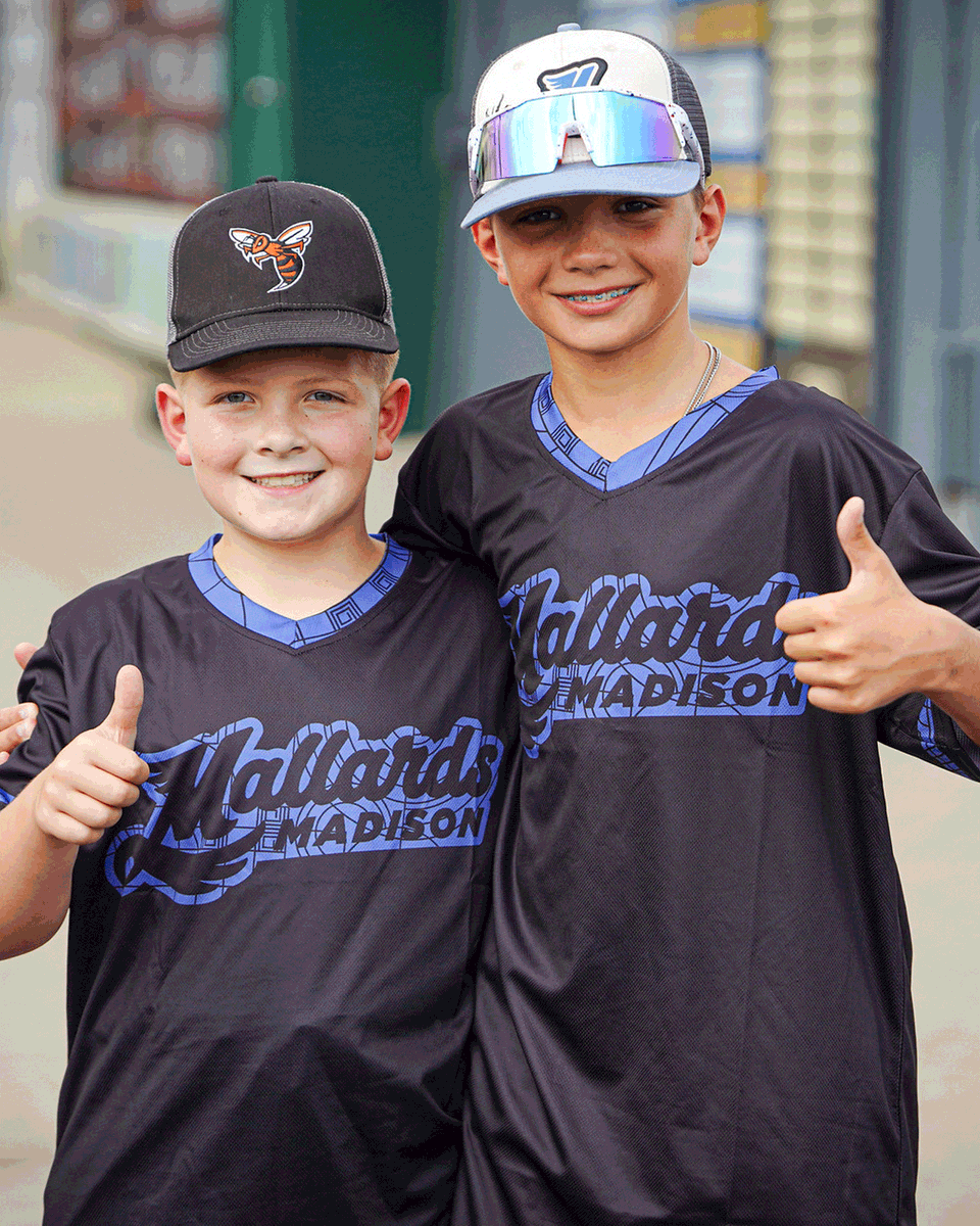 MadisonMallards's tweet photo. do you remember our playoff run? #EarthWindFire ⚫️ 🍂 🔵 https://t.co/jQUtOv7Ti1