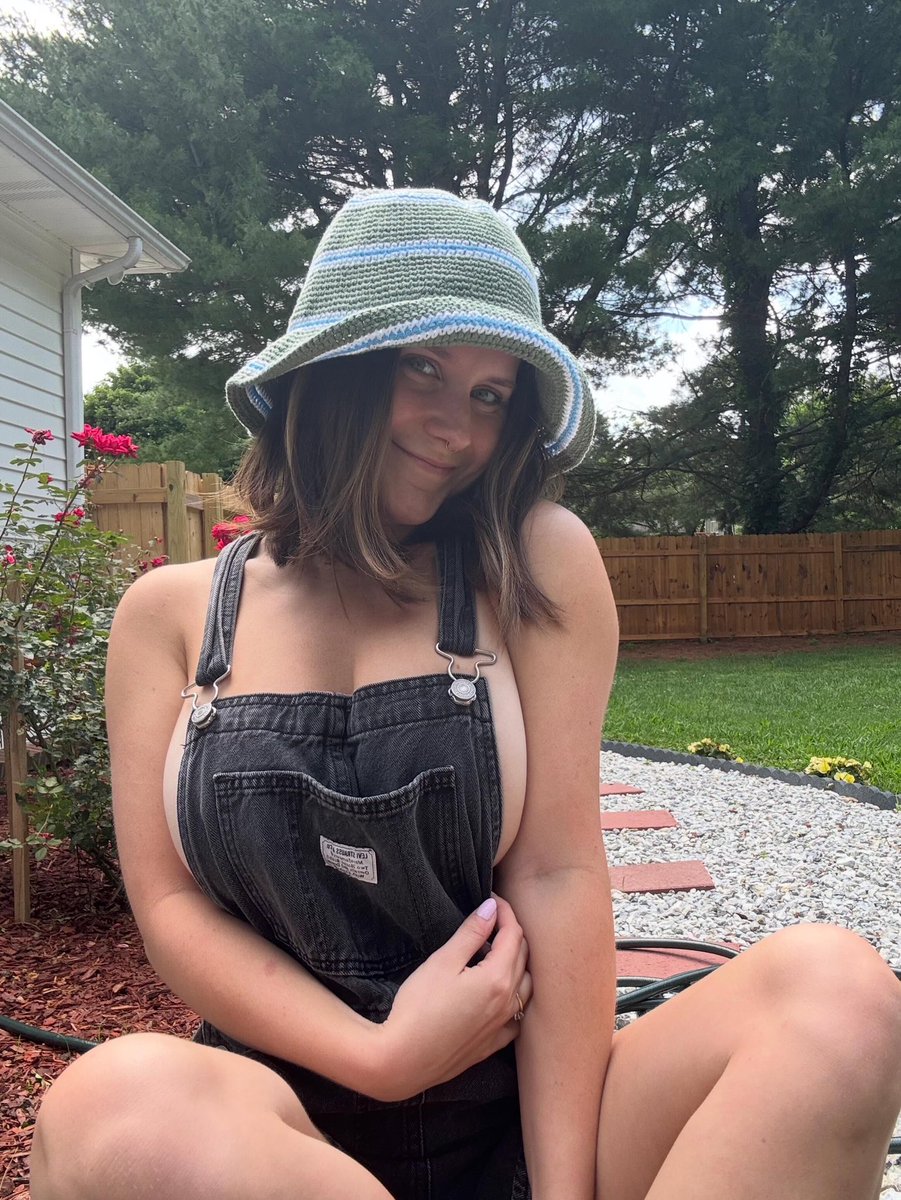 victoryskyy's tweet photo. Got no bra on as always 😅😋 https://t.co/8XHh9xfCER