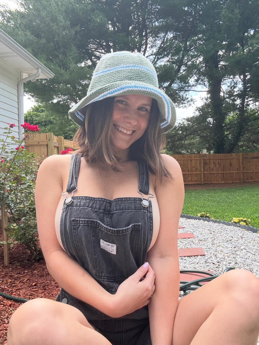 victoryskyy's tweet photo. Got no bra on as always 😅😋 https://t.co/8XHh9xfCER