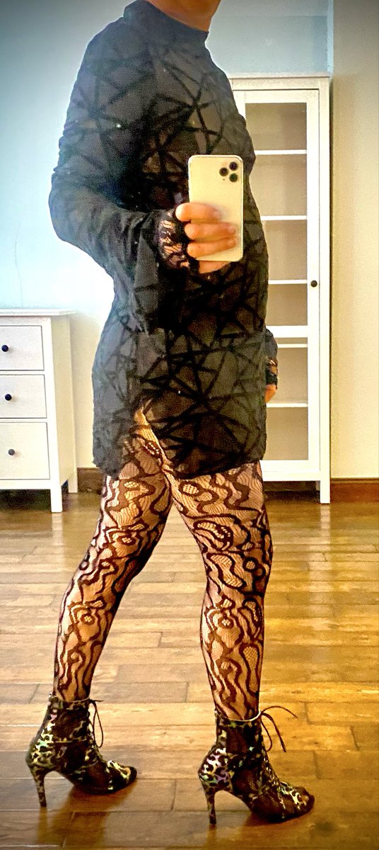 Submsvbisissy's tweet photo. @GoddnessAlex Thanks for following! Love the outfit in your bio photo - I like black outfits too! 😉😍 https://t.co/7smhkPq3KF