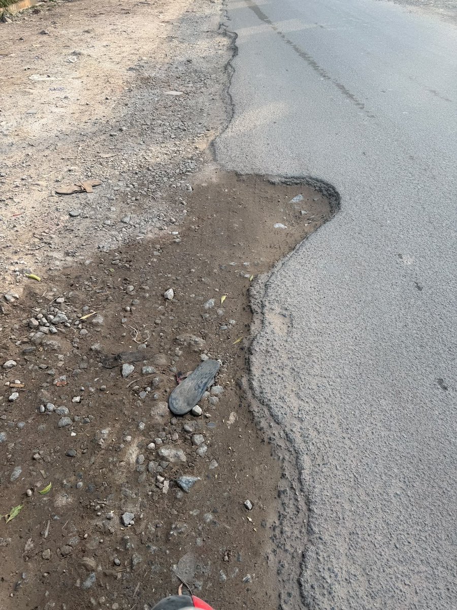 AayushPrem's tweet photo. There are 1000s of big and small pot holes in the Bommenahalli village, Budhigiri cross area. Requesting the government authorities to take swift action
@ArvindLBJP; @PCMohanMP; @GreaterBengaluru; @BDABengaluru; @BWSSB; @BangaloreBESCOM; @BlrCityPolice https://t.co/JEAys7TmfK