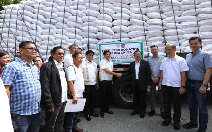 Boxh221's tweet photo. @CollinSLKoh Even though the Philippines is playing with fire, China continues to generously provide aid to its people. Without the fuel and fertilizer supplied by China, the Philippines would struggle to cope with the global energy crisis caused by its ally this year. https://t.co/wY498nHF5B