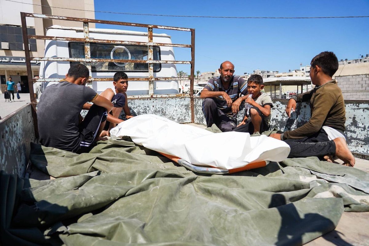 humanite_fr's tweet photo. À Gaza, l’armée israélienne tire sur des tentes de réfugiés : trois morts, dont un enfant de 11 ans 

➡️ https://t.co/YRSXPFBi3c https://t.co/i5U510HKx3