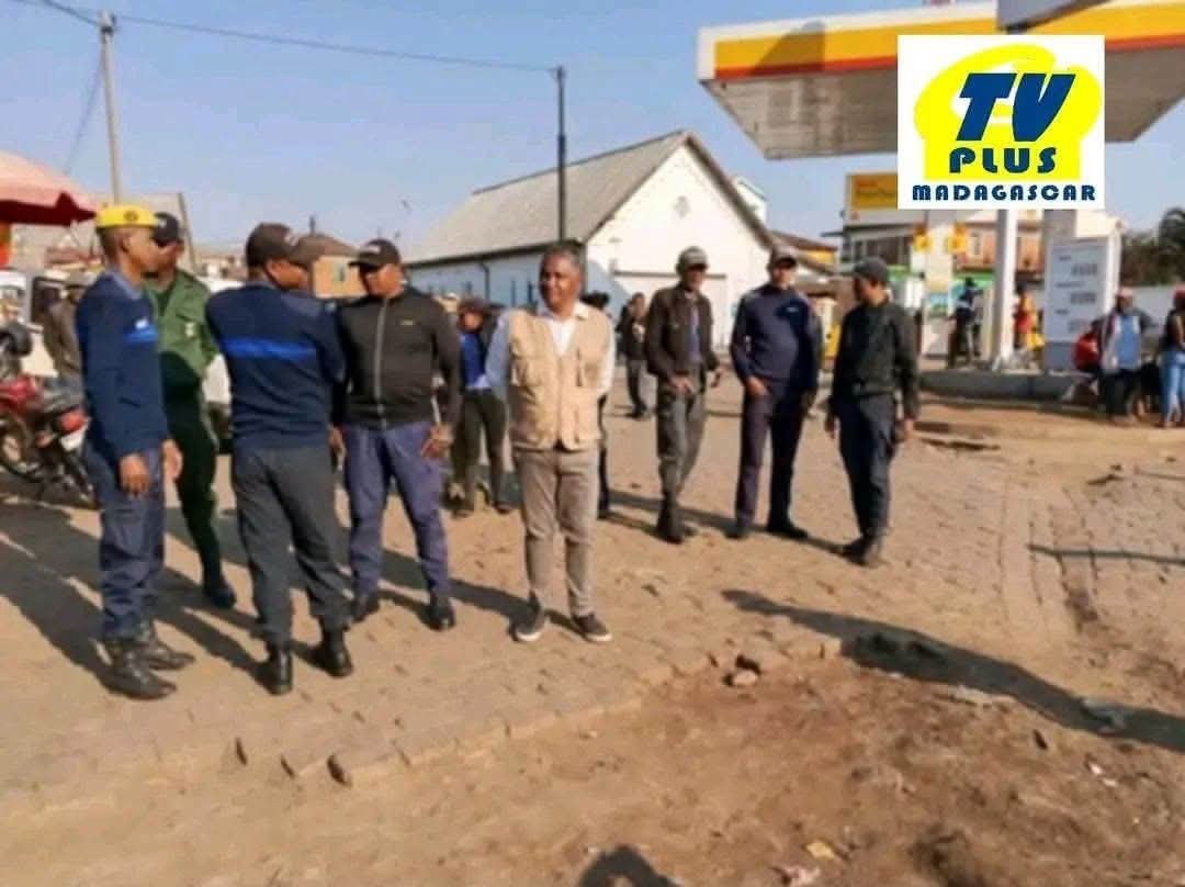 Miorreyy's tweet photo. 🚨 ANTSIRABE: esorina ireo mpivarotra amoron-dalana!
Filaminana sy fahadiovana no tanjona, saingy aiza ny vahaolana ho an’ireo very fivelomana? 😠
#Antsirabe #Madagasikara #Vahaolana https://t.co/NEcokdUnCh