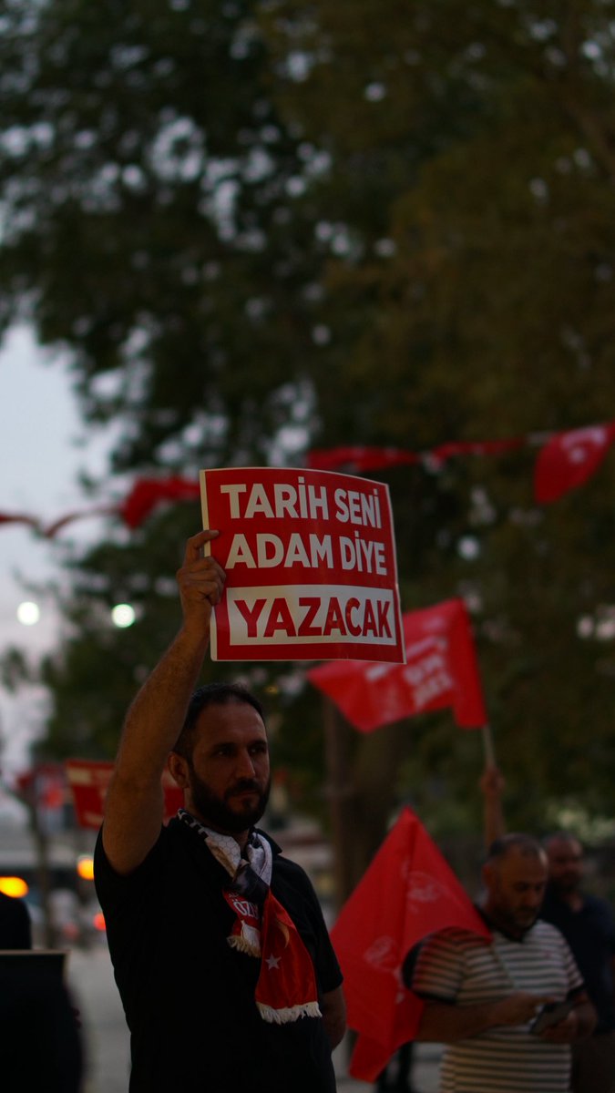 FurkanHMaras's tweet photo. Kahramanmaraş Furkan Hareketi olarak Alparslan Kuytul Hocaefendi, Semra Kuytul Hocahanım ve diğer kardeşlerimizin haksız tutukluğunu kınamak ve zulme sessiz kalmadı��ımızı göstermek amacıyla basın açıklaması gerçekleştirdik 

📍K.Maraş / 21 Eylül Pazartesi 

#YargıEliyleZulüm
FurkanGönüllülerine Özgürlük