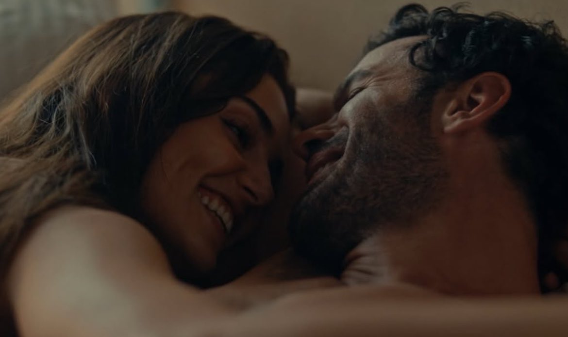 BarisArducWorld's tweet photo. NEW / old 

#RüzgaraBırak filminden kalan #BarışArduç ve Hande Erçel kareleri https://t.co/oe0IBp9iNE
