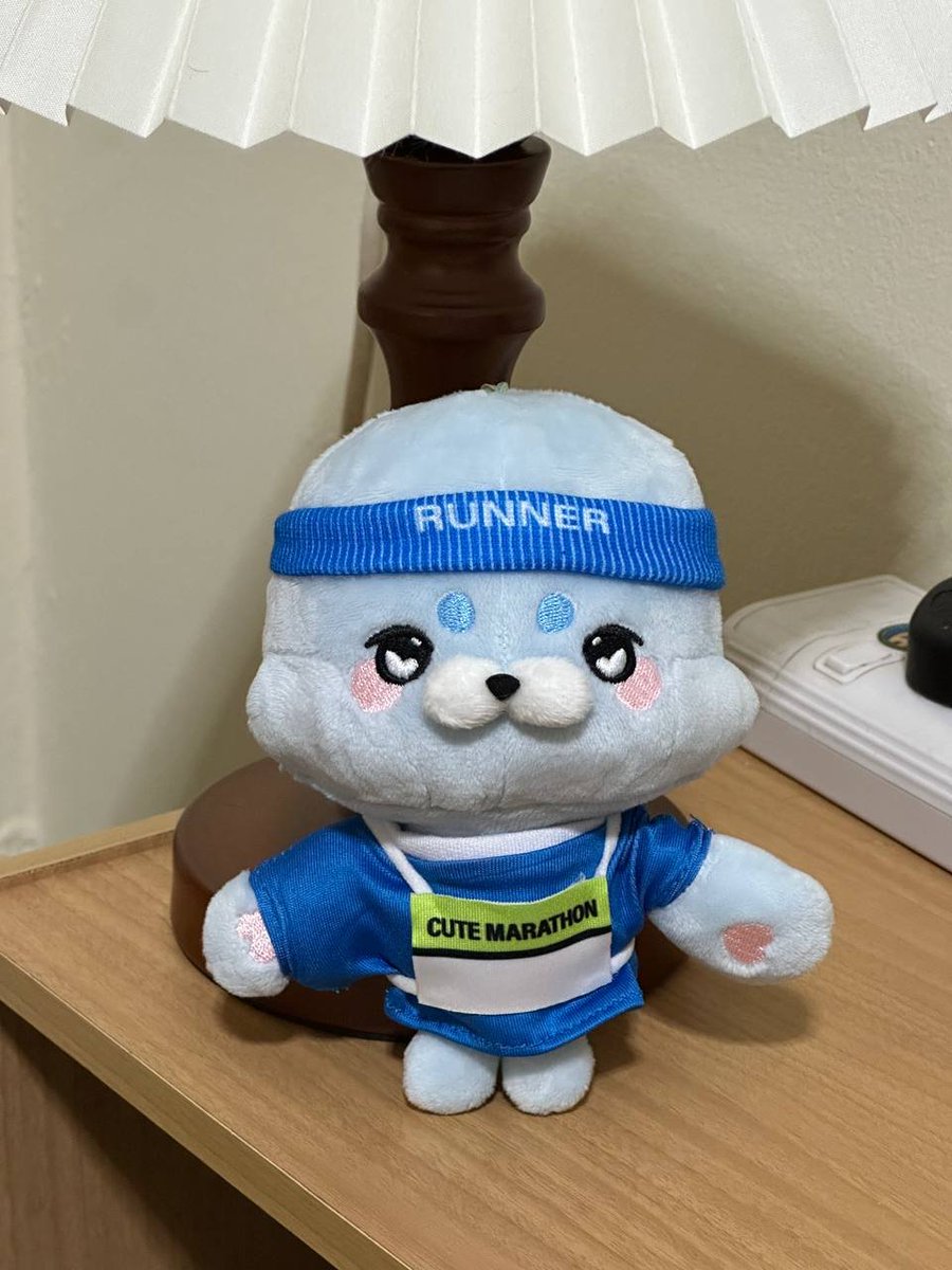 remineing_326a's tweet photo. 밍이랑 파란색이 완전 찰떡이라... 계속 파란색 옷만 샀네
여기다가 TMI를 하나 말하자면 바로바로 이 옷들은 원래 다 바지가 있는데 우리 밍이 다리가 너무 짧아서 못 입어 ㅋㅋㅋㅋ 그래도 귀엽죠 우리 밍이 https://t.co/cNf0Xku16J