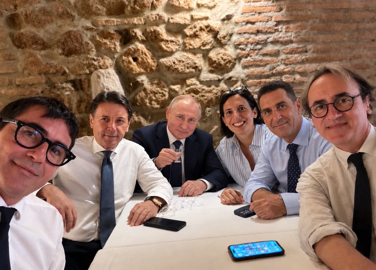 assurdistan's tweet photo. La foto corretta https://t.co/cjeKhCEVKw