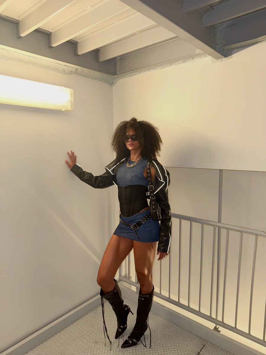 AthleteVanity's tweet photo. Rae Burrell 😮‍💨😮‍💨 https://t.co/sbSEerpVzx