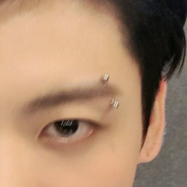 kthkoo_mal's tweet photo. literally missing his spider bites and eyebrow piercing 24/7 https://t.co/RF9SjD7Omj