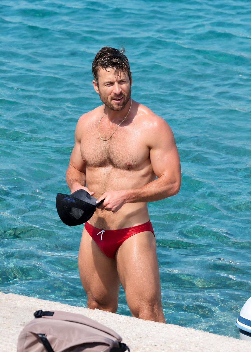 Mosesedosa01's tweet photo. Glen Powell closing summer in style ..... https://t.co/DYUWVN0rDU