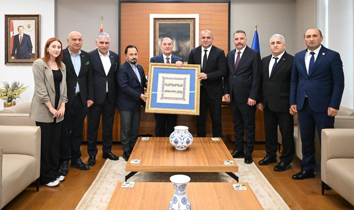 CemTutsoy's tweet photo. 📍 Alparslan Türkeş Bilim ve Teknoloji Üniversitesi

MHP Adana İl Başkanımız Hakan Yıldırım, Sarıçam Belediye Başkanımız Av. Bilal Uludağ, MHP Sarıçam İlçe Başkanımız Eyüp Akbulut, MHP İl Yönetim Kurulu Üyelerimiz ile birlikte, Alparslan Türkeş Bilim ve Teknoloji Üniversitesi Rektörümüz Prof. Dr. Adnan Sözen’i ziyaret ettik.

Ziyaret kapsamında üniversitemizin çalışmaları ile Adana’mızın eğitim, bilim ve teknoloji alanındaki gelişimi üzerine karşılıklı istişarelerde bulunduk.

Nazik ev sahipliği ve samimi sohbetleri için Sayın Rektörümüze teşekkür ediyor, çalışmalarında başarılar diliyoruz. 🇹🇷