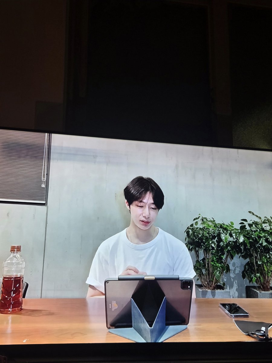 chae__dongeul's tweet photo. 나는 아직도 여기에 갇혀이ㅆㅓ... 𖤐
안파딱인시절ㅋㅋ https://t.co/StPnZgmvj8
