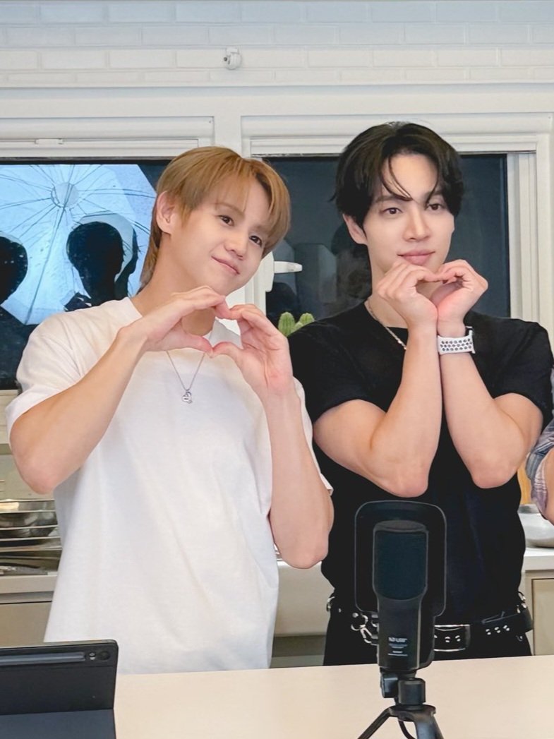 rightGK0330's tweet photo. 💛💚 https://t.co/xCJ35NdysH