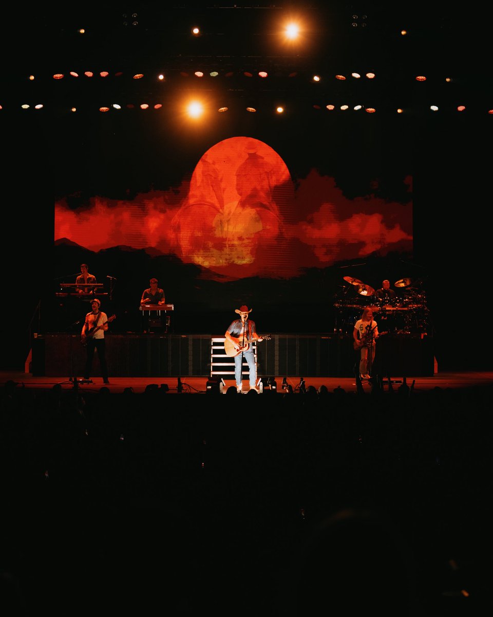 dustinlynch's tweet photo. Thank you, Orillia and Niagara Falls! What a way to close out the weekend 🙌 https://t.co/IJFA7pGJsp