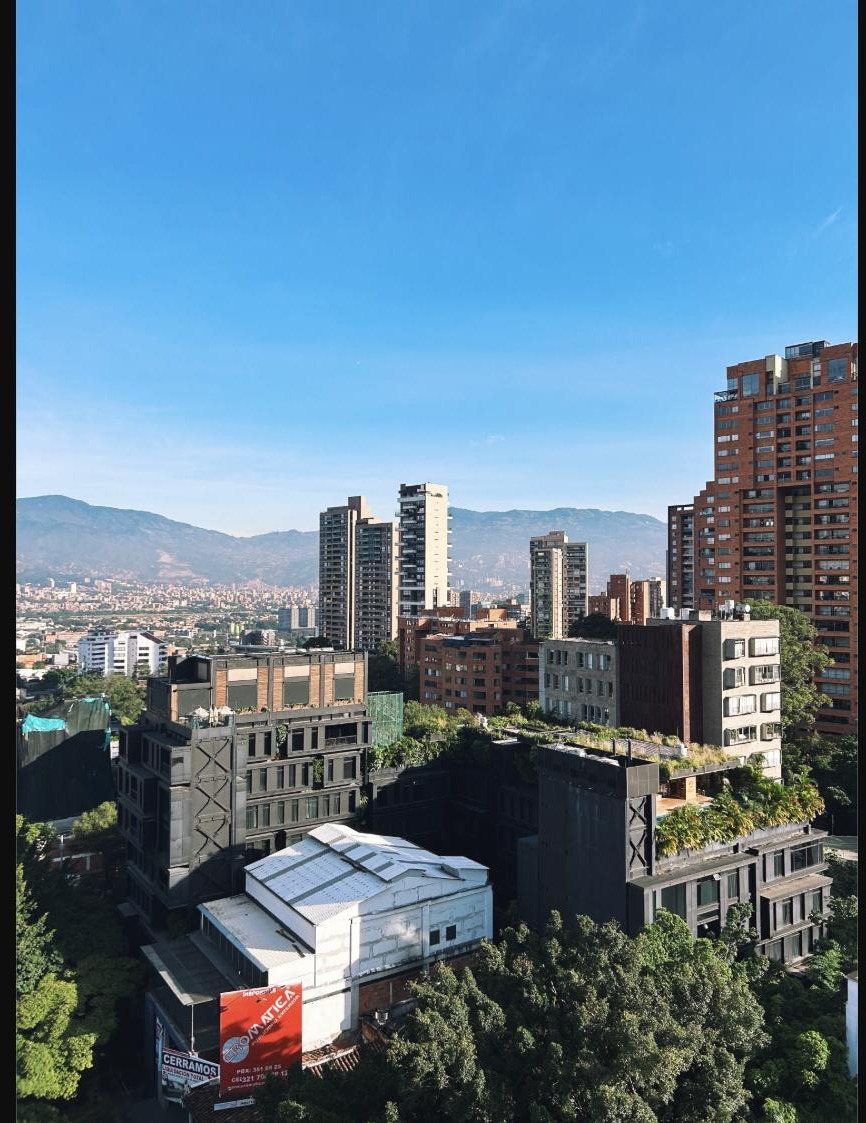 kasafinderio's tweet photo. This is what "walkable Medellín" can look like.

A turnkey 2-bedroom apartment in Laureles, near Segundo Parque, with 861 sq ft and its own terrace.

Would you rather have more indoor space—or a neighborhood you actually want to walk around? https://t.co/1N489J6W4X