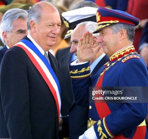 r_abarca's tweet photo. @solo_gemma todos los CJE van con el uniforme de gala a la Parada Militar. https://t.co/MaBjgK9nRh
