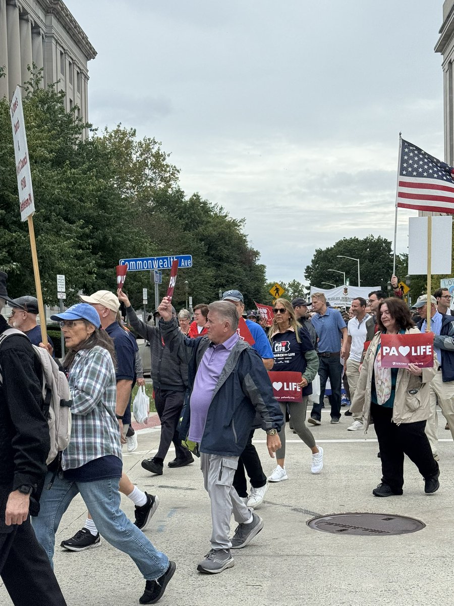 JennieBLichter's tweet photo. Marching underway in Harrisburg.  America is pro-life 🇺🇸 https://t.co/QpcdfuEY8m