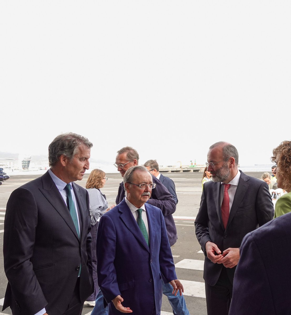 ManfredWeber's tweet photo. Ceuta is Spain 🇪🇸 — national sovereignty and territorial integrity are non-negotiable.
Ceuta is Europe 🇪🇺— Ceuta’s border is Europe’s border.

Europe stands with you and the people of Ceuta, dear President @JuanVivasLara. Order and security must be restored. https://t.co/WVmvHYcGzr