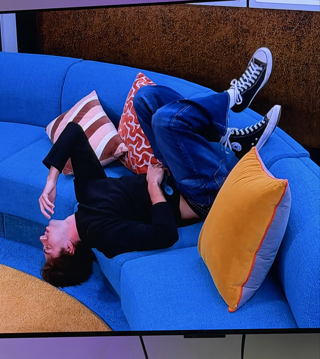 Rosesdoses789's tweet photo. He’s so lame #bb28 https://t.co/05oGDWTRYH