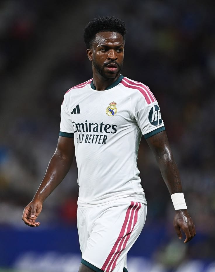 MADRlDISTAS's tweet photo. 🚨 Após a pausa internacional, Yan Diomande disputará a titularidade com Vinicius Jr. 

@diarioas https://t.co/7pXyLCP48R