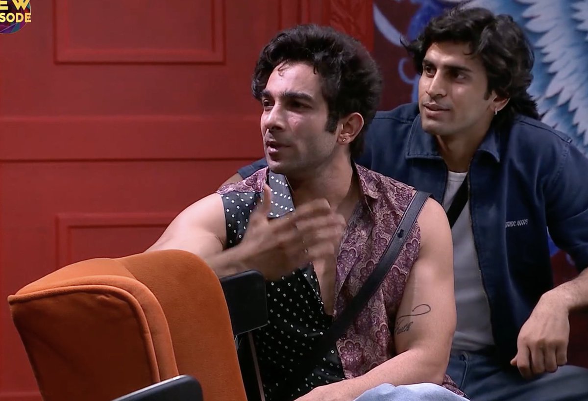beingrachit_'s tweet photo. episode was going boring..he singlehandedly made it interesting.. also changed bigg boss script which clearly devised this task to take one life of isha lol
#BiggBoss20 https://t.co/EdXiCizfxr