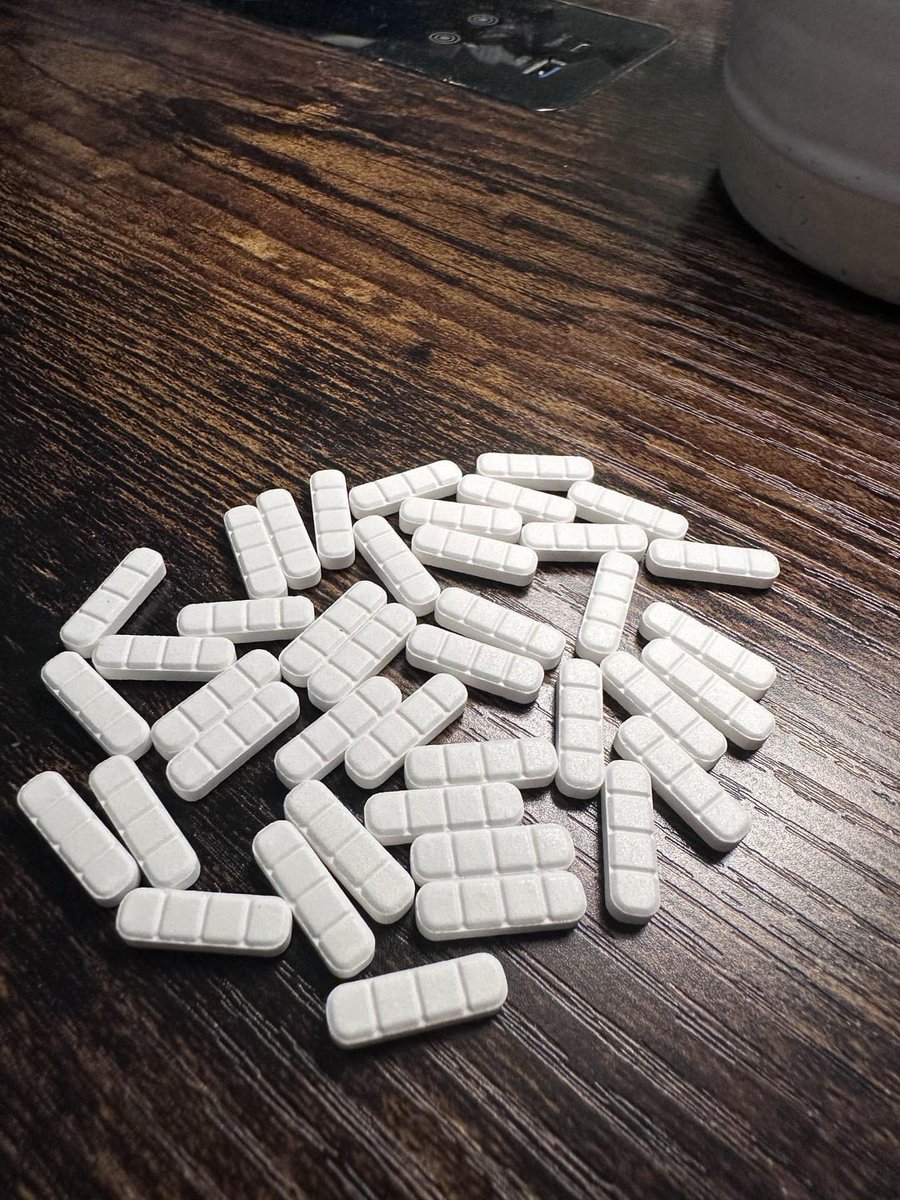americancaj7's tweet photo. Fresh 40 Farmaprams ❤️
They feel amazing!
#farmaprams #drug #drugtwt https://t.co/XIwiQwNALR