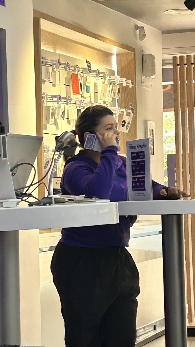 AlfredoBendeck's tweet photo. Me llega mail donde @WOMteAyuda me hace un desct. de $168.038 a $128.516, la acepto y me conduce directa% a la APP de @womchile 
hago el pago q salía reflejado correcta% por $128.516 y hoy me aparece una deuda 👻 $34.074 y en Suc. WOM Apumanque “Neria” NO ME QUIZO ATENDER https://t.co/lAUZ6VlOao