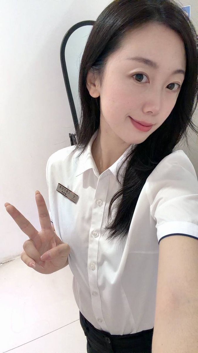 flavynhoooooooo's tweet photo. 上班丑关我下班什么事 https://t.co/eOTnXswY1N