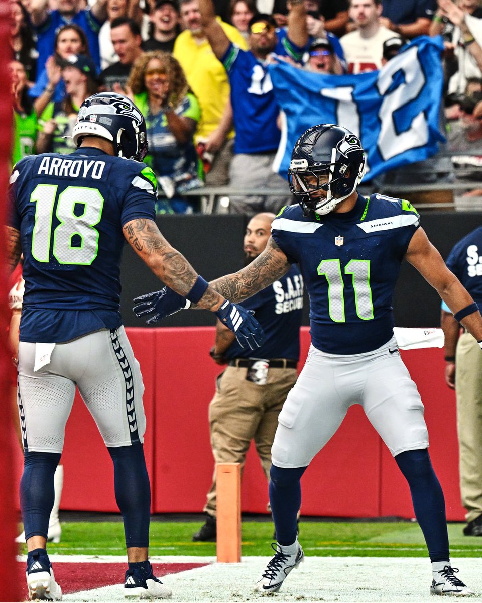 Seahawks's tweet photo. Gooooood morning 😎 https://t.co/ibM98WqIiG