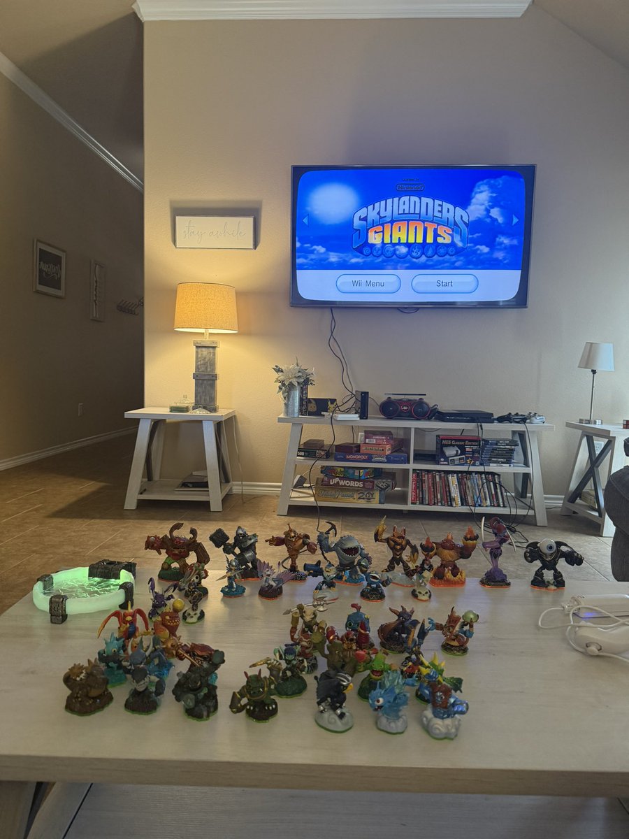ZapTheSkylander's tweet photo. My childhood friend is visiting from another state and we are going to play Skylanders Giants all day for the first time in a decade

Beyond thrilled to be playing Skylanders with him again for the first time since 2015

This is the kind of impact Skylanders still has https://t.co/sY3jZ5P8G0