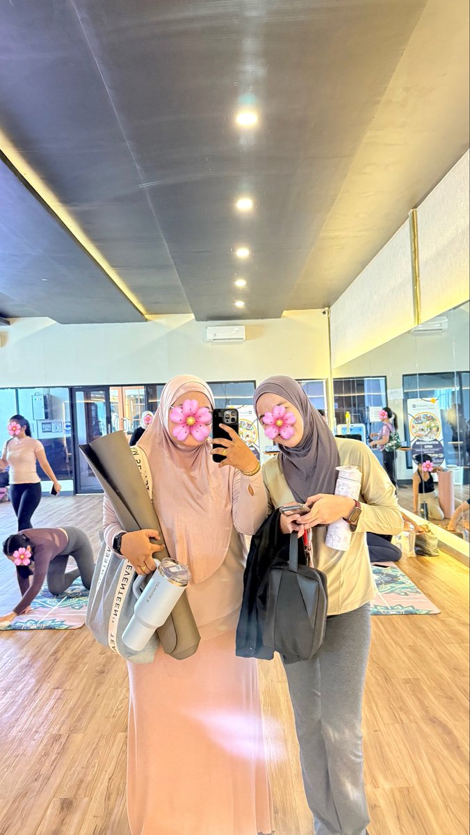 dimsvumm's tweet photo. mat pilates sama yoga. https://t.co/InyGol5Sxd