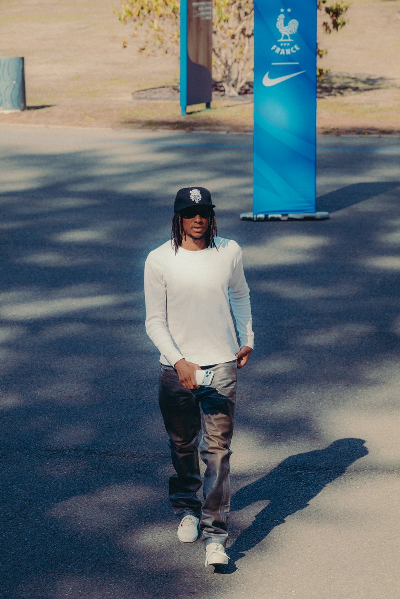 _BeFootball's tweet photo. 🚨 Michael Olise 🇫🇷 est arrivé à Clairefontaine ! 📍

©️ Odieuxboby / FFF
BeFootball 📍 https://t.co/SxlIf9dGHs