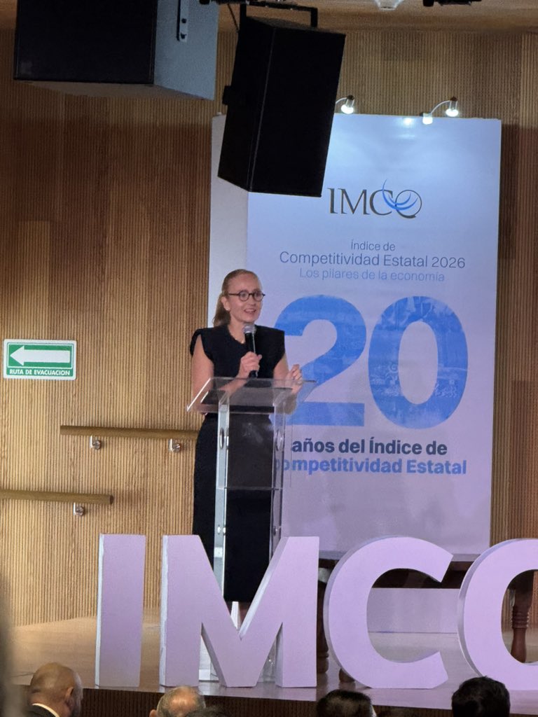 lpamelasandoval's tweet photo. Me acuerdo de cómo @ValeriaMoy me enseñó economía en las aulas del @ITAM_mx y ahora me toca ser parte de su equipo y no puedo estar más orgullosa del @imcomx por la presentación de los 20 años de su Índice de Competitividad Estatal. https://t.co/NEzOws7nJY