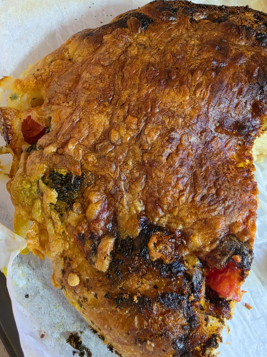 AcameronAke's tweet photo. パンを焼いたんだけど、焼き上がりを取り忘れて食べちゃった後😃💦
少し焦げました。 https://t.co/va5VCEHzoL