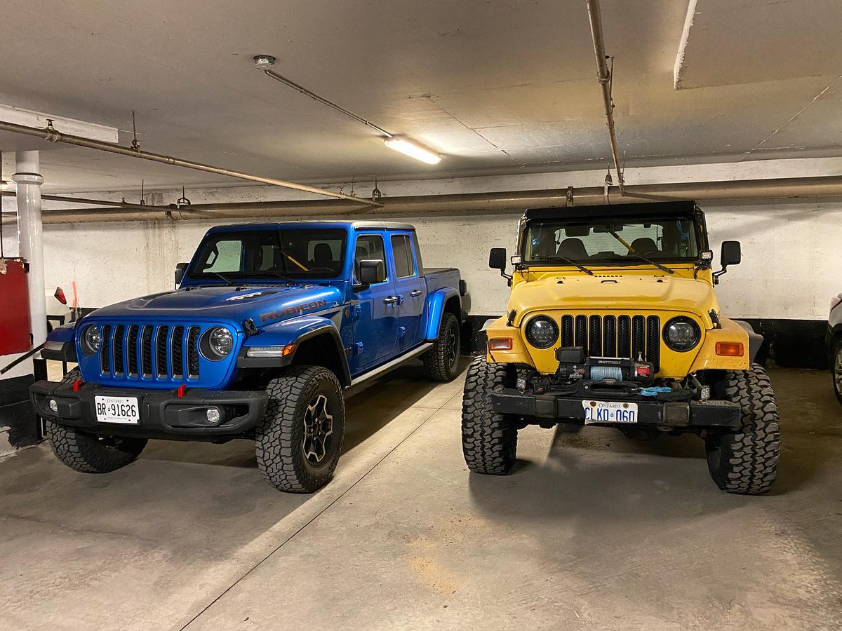 LeliaZawasky's tweet photo. Funny thing: the Gladiator Rubicon’s stock wheels and tires are actually bigger than the TJ’s, but it doesn’t look that way. https://t.co/Jsu0mru6Tk