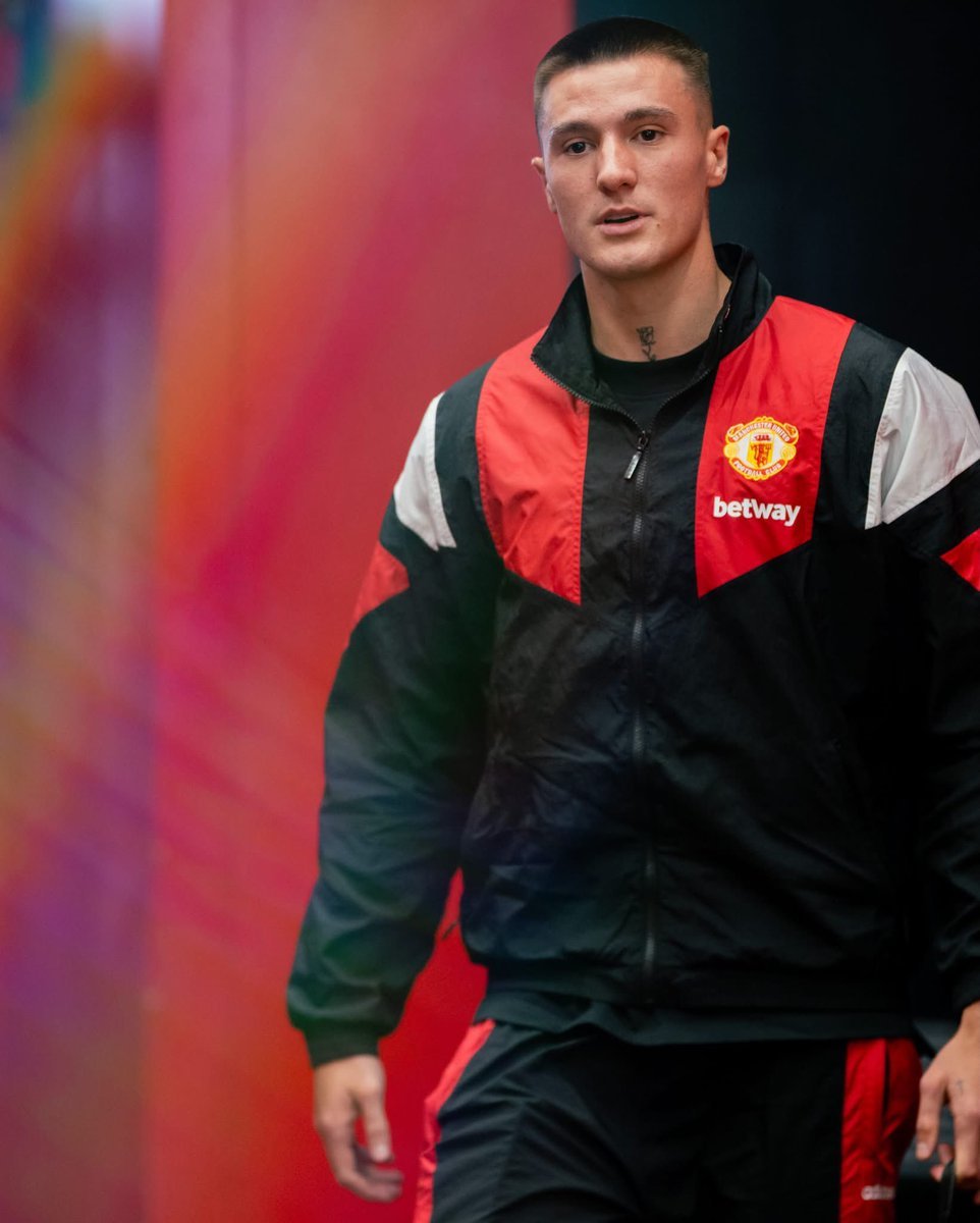 _redrama's tweet photo. 🚨| JUST IN:

Benjamin Sesko having tests to examine shin injury + determine treatment plan. Related to issue which kept him out last season + over summer. Might need further period of rest.

[@lauriewhitwell] https://t.co/KA10yDJrkj