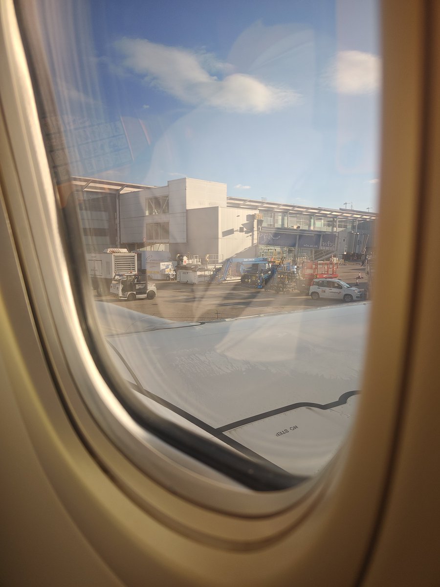TeddyBearOmega's tweet photo. Time to say goodbye to UK for now...

I'm still digesting what happened in Vexpo (the good and bad moments), but this gave me a different look and new horizons and new friends.

Hopefully soon I cal talk about it.

Until then , See ya in a bit! https://t.co/gXGqkOhLTR